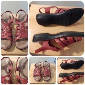 3X20  Clarks Ladies Sandals GUC 6 wide